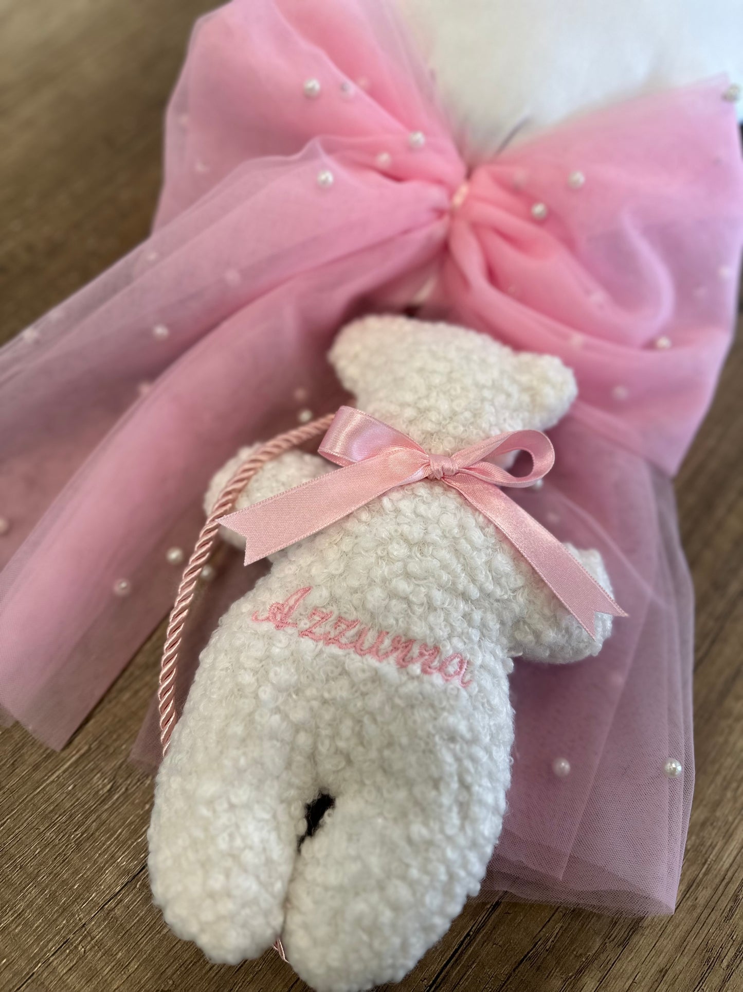 Palloncino con fiocco in tulle e orsetto ricamato